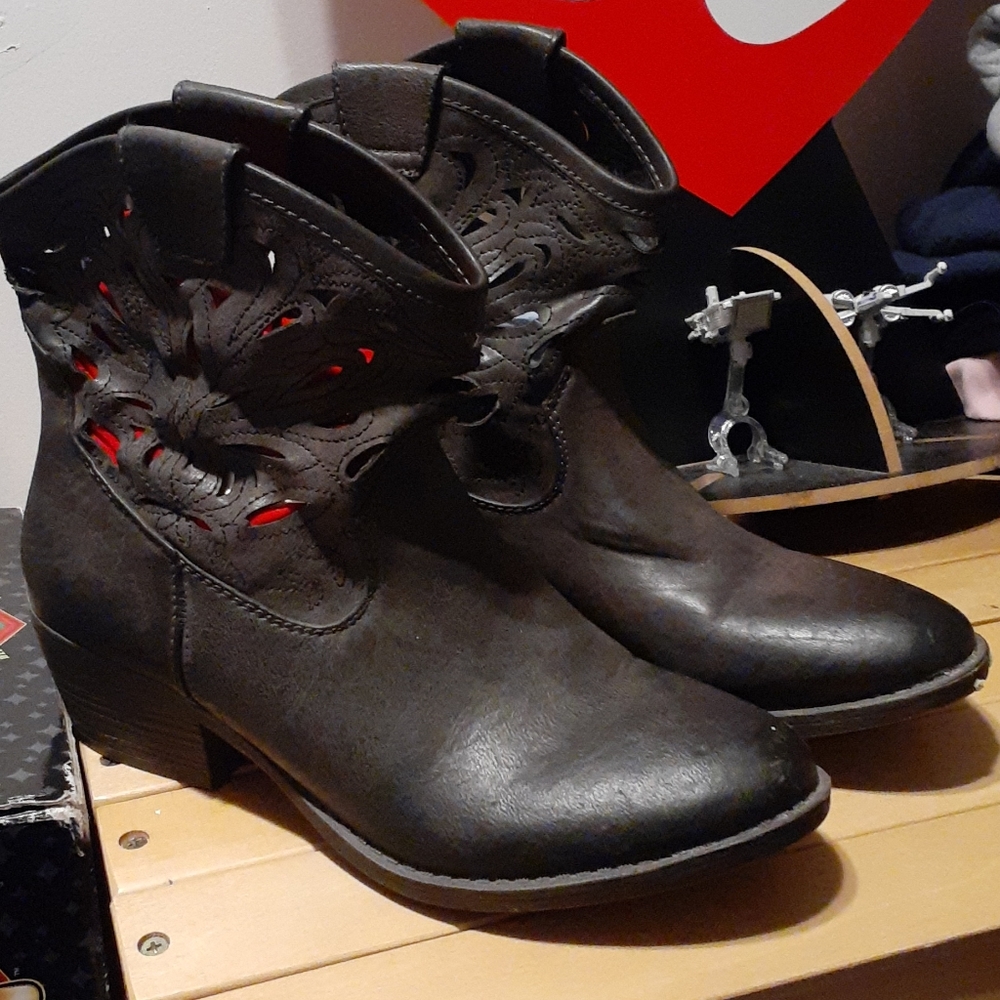 cowgirl boots